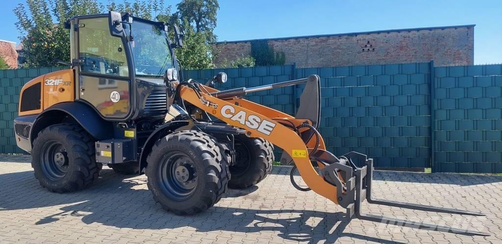 CASE 321 F Evolution Pale gommate