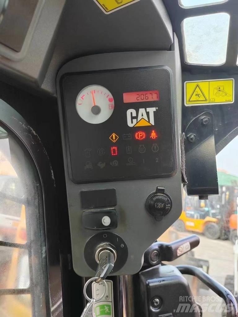 CAT 246 C Mini Pale Gommate