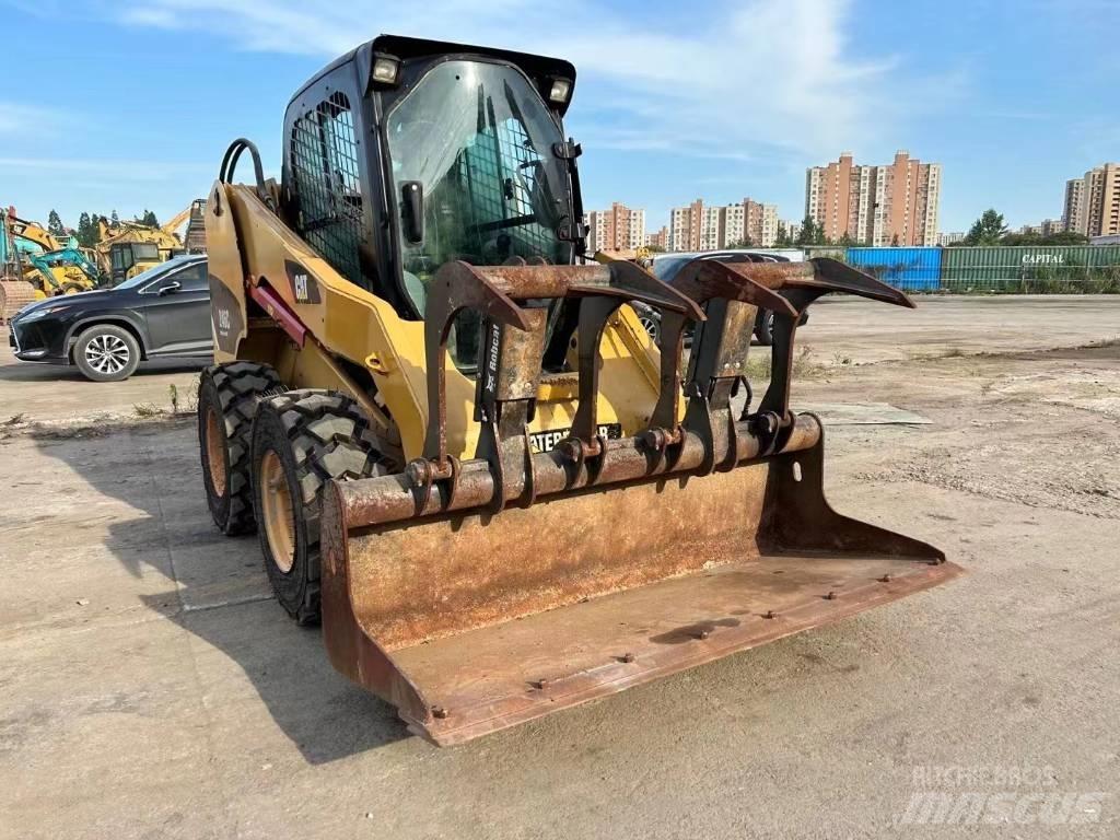 CAT 246 C Mini Pale Gommate