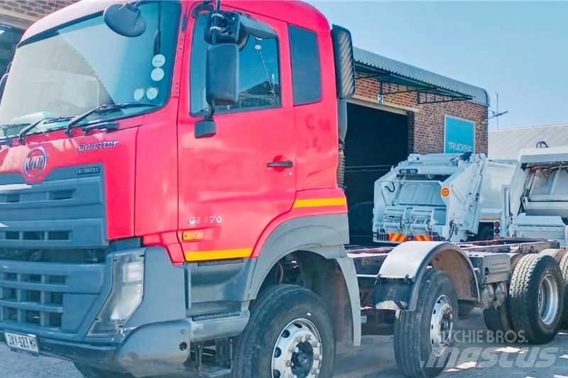 UD CGE 370 8x4 Camion altro