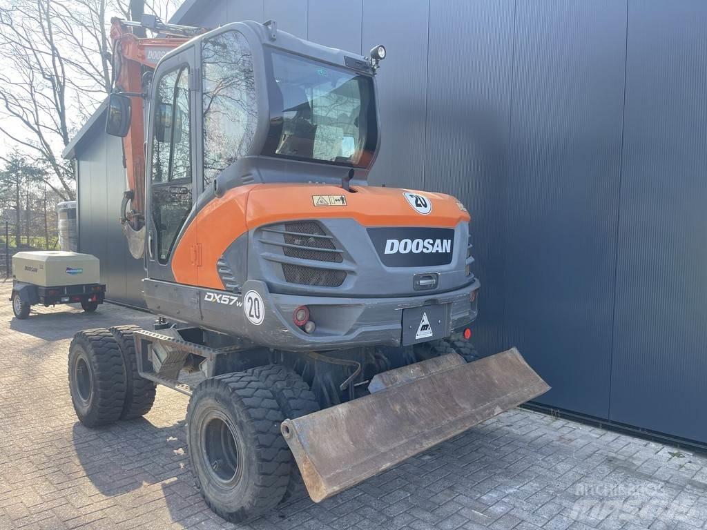 Doosan DX57W Escavatori gommati