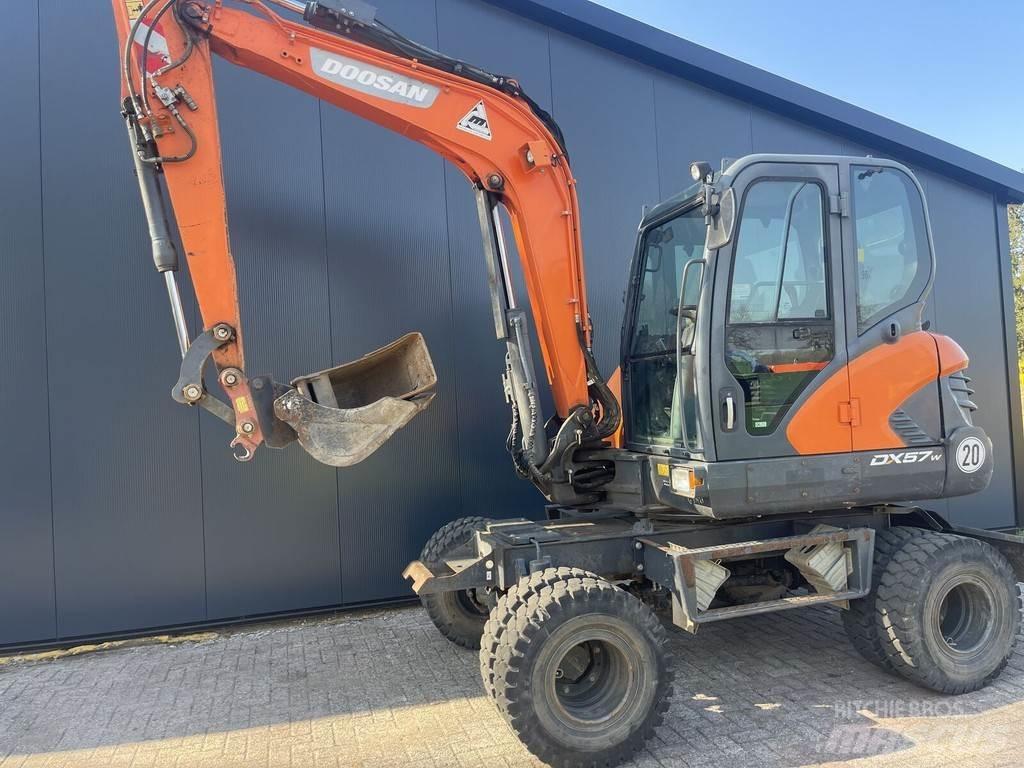 Doosan DX57W Escavatori gommati