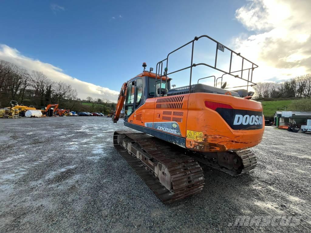 Doosan DX 225 Escavatori cingolati