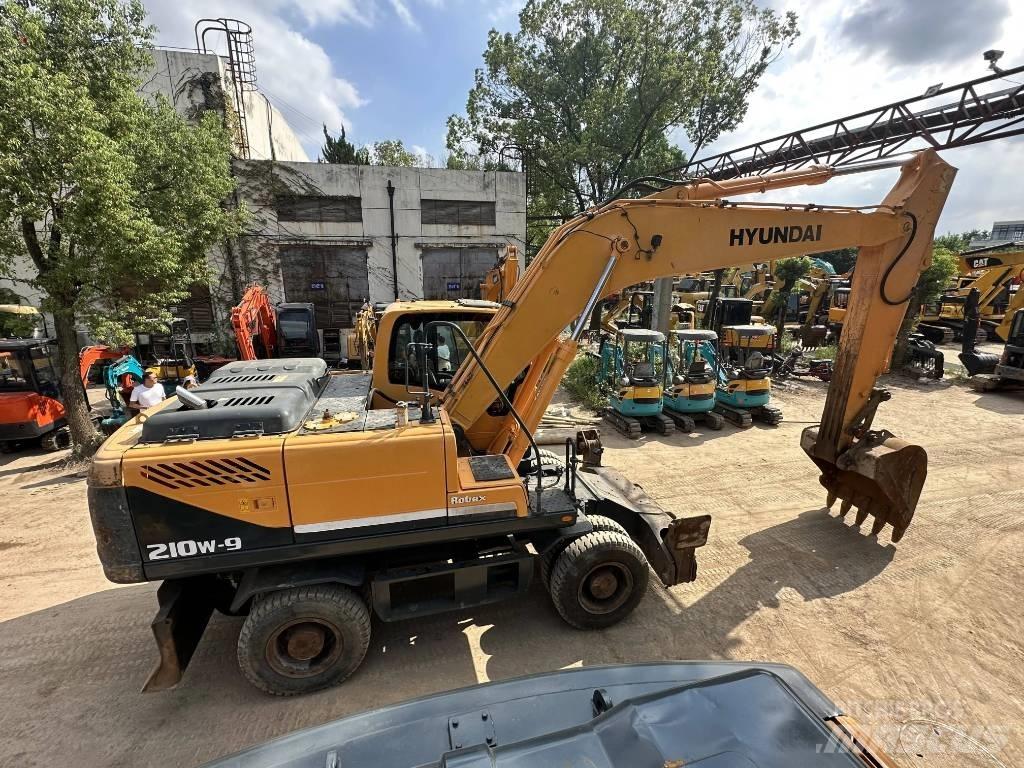 Hyundai R210W-9 Escavatori gommati
