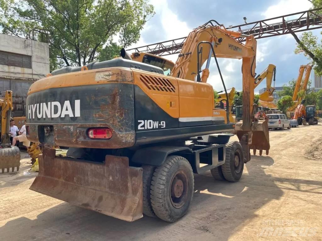 Hyundai R210W-9 Escavatori gommati