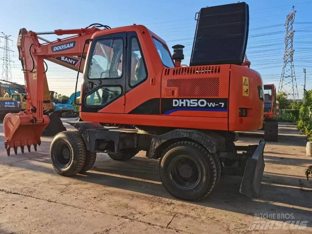 Doosan 150 W-7 Escavatori gommati