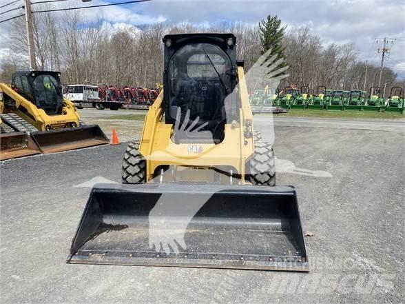 CAT 262D3 Mini Pale Gommate