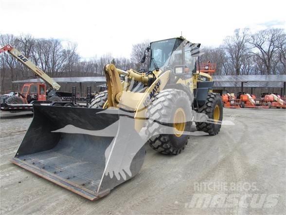 Komatsu WA320 Pale gommate