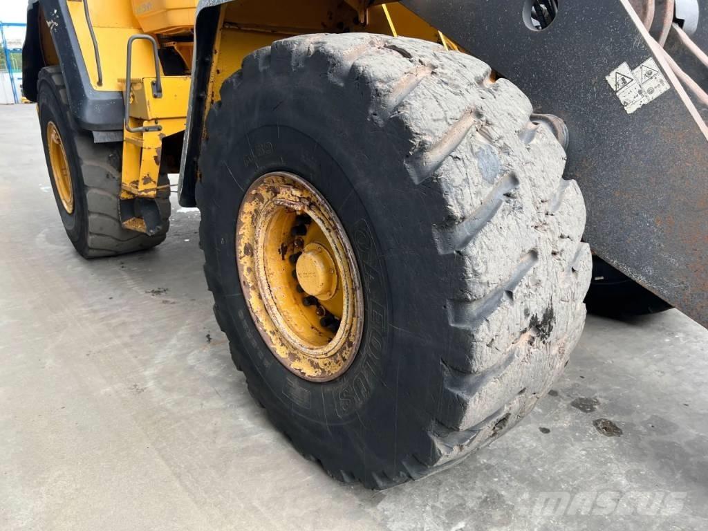 Volvo L180G Pale gommate