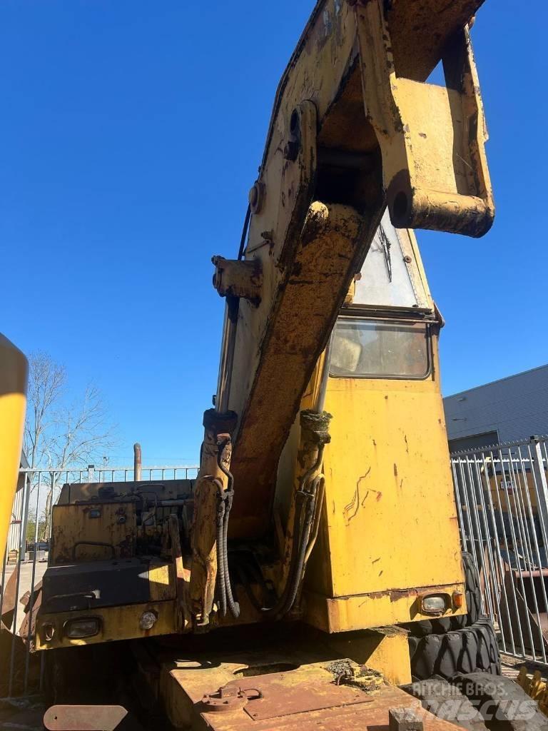 Liebherr 7951 Escavatori gommati