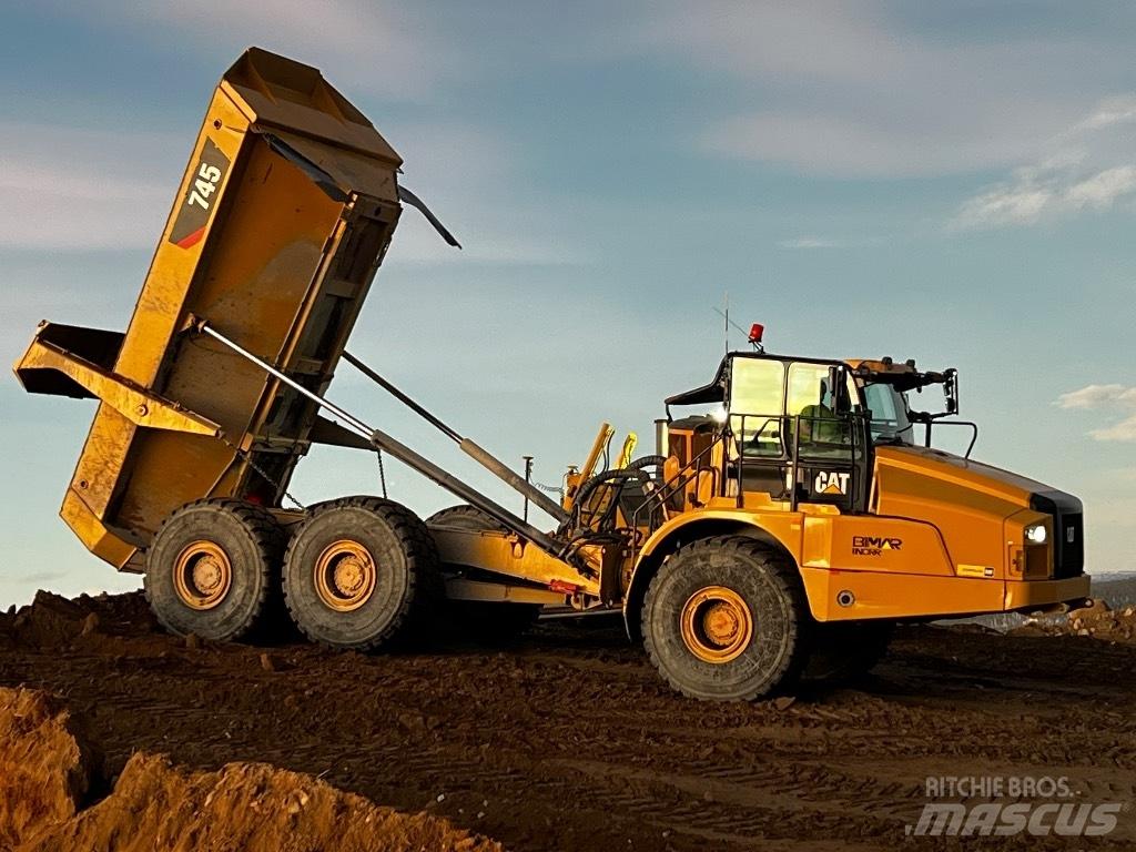 CAT 745 Dumpers articolati