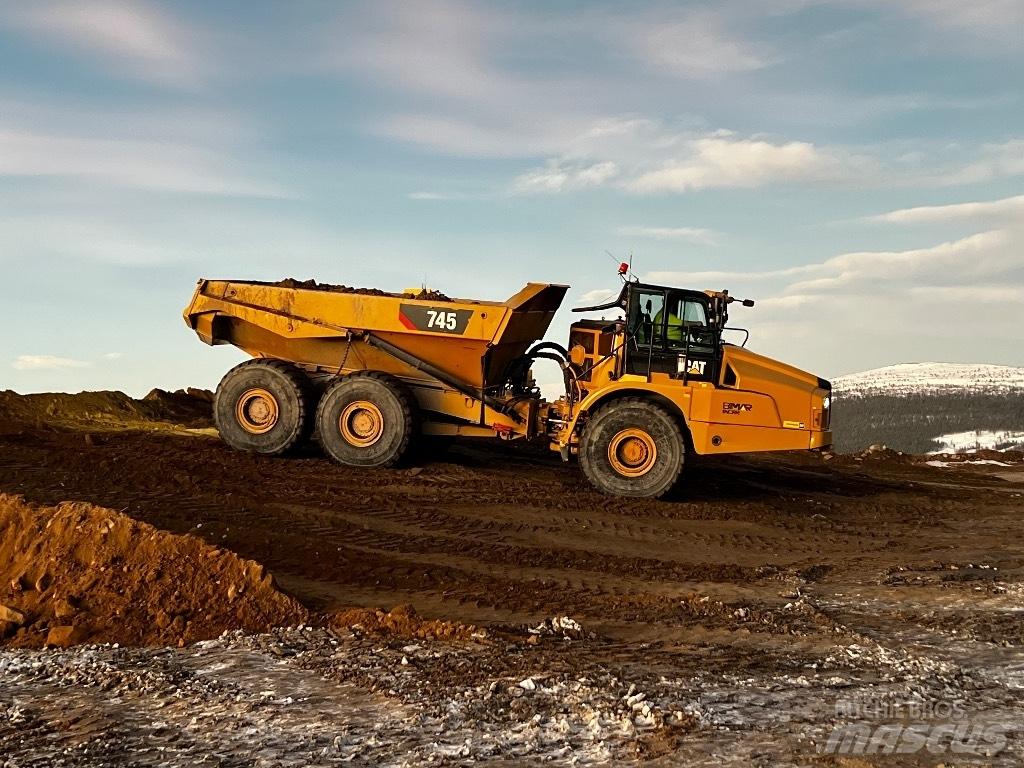CAT 745 Dumpers articolati