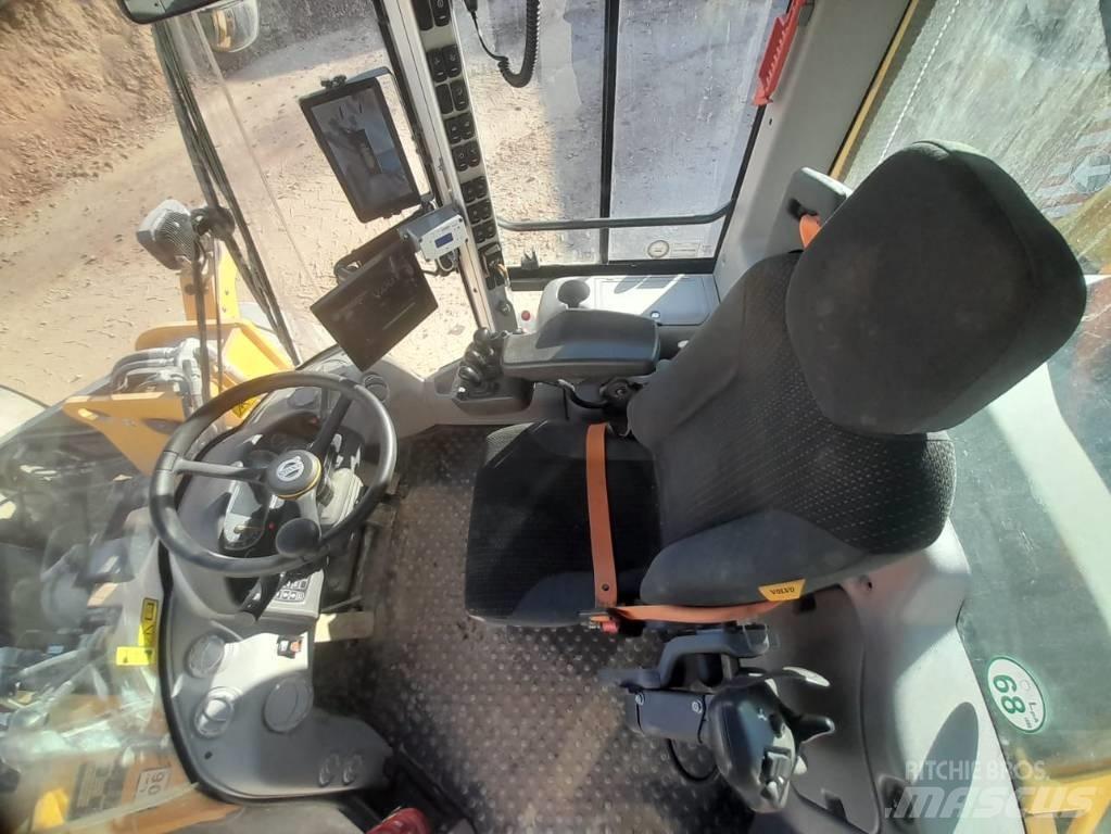 Volvo L 120 H Pale gommate