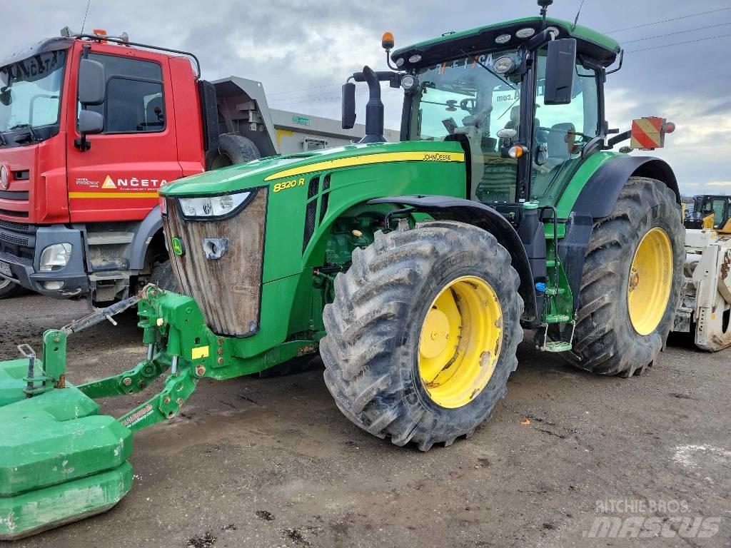 John Deere 8320 R Trattori
