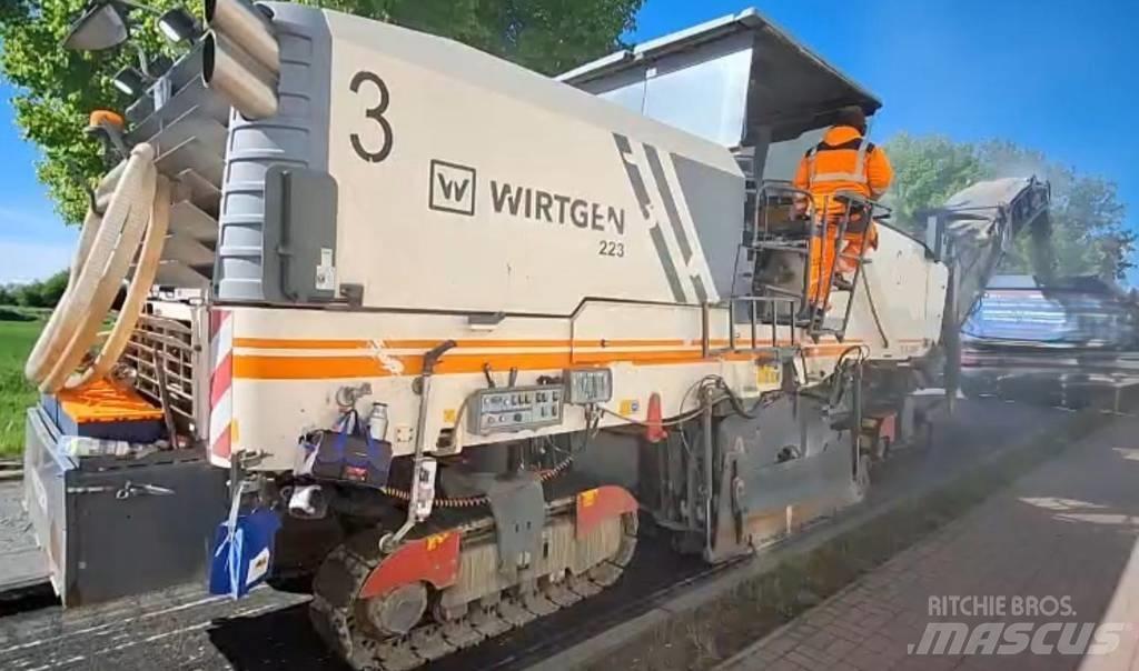 Wirtgen W 220 Fresa a freddo per asfalto