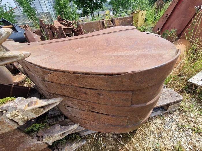 CASE 688 Benne