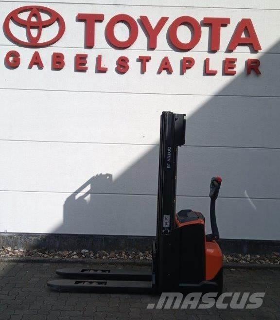 Toyota SWE120L Transpallet uomo a terra