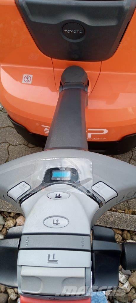Toyota SWE120L Transpallet uomo a terra