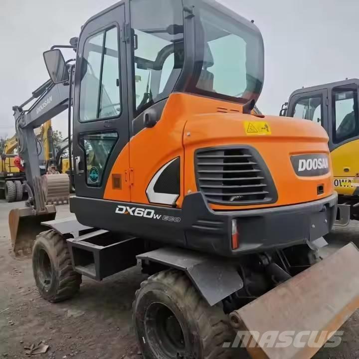 Doosan DX 60W Escavatori gommati