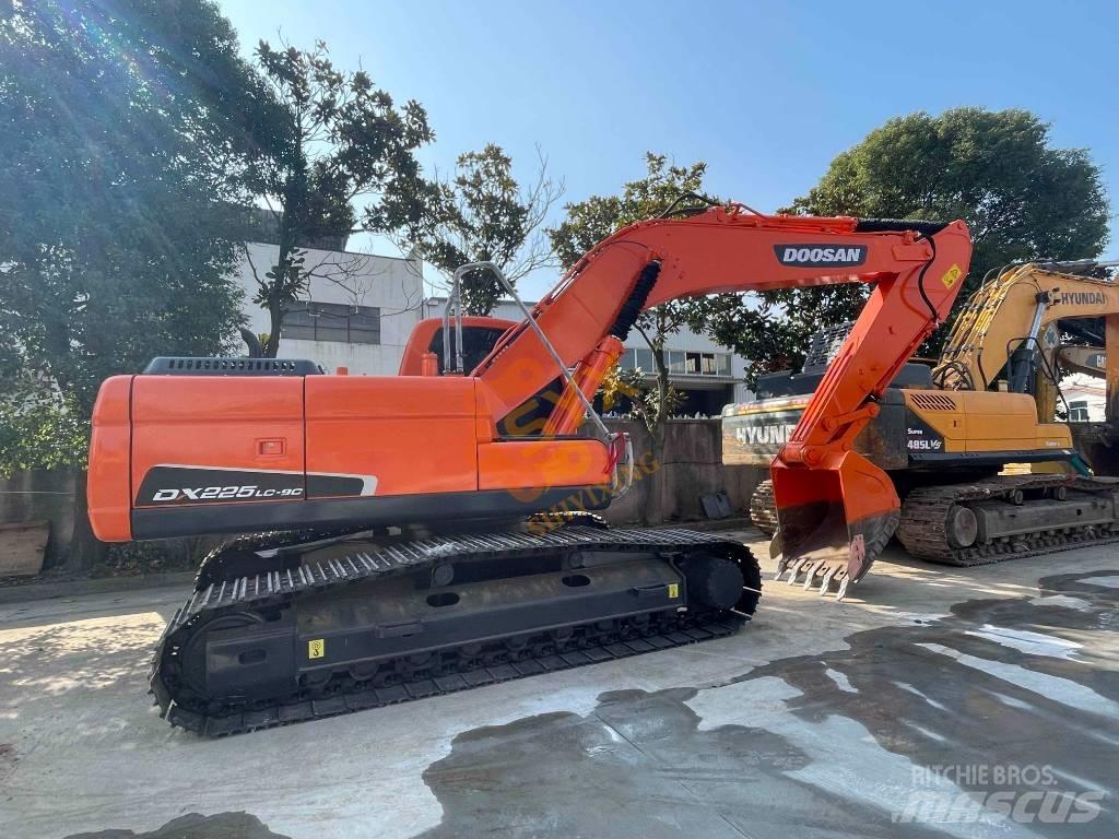 Doosan DX 225 LC Escavatori a lunga portata