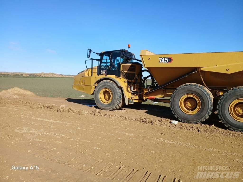 CAT 745 Dumpers articolati