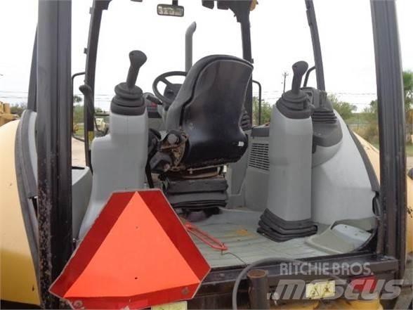 CAT 420F Terne