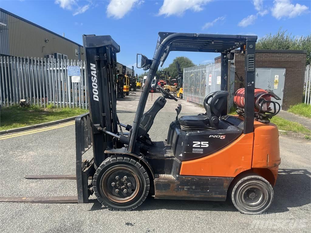 Doosan G25P-5 Carrelli elevatori GPL