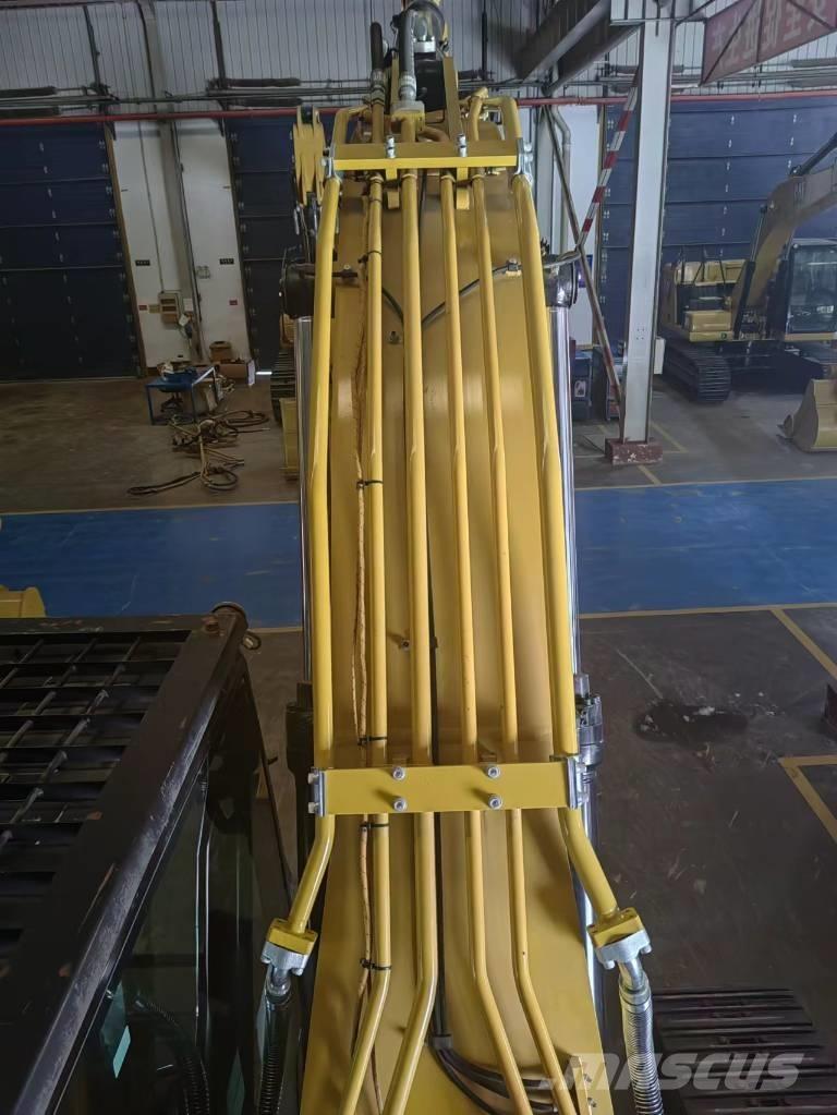 CAT 2020 CAT 323 Escavatori gommati