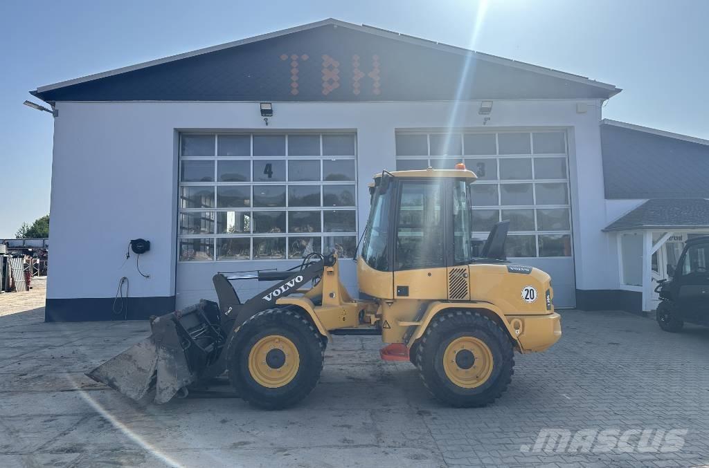 Volvo L 30 G Pale gommate