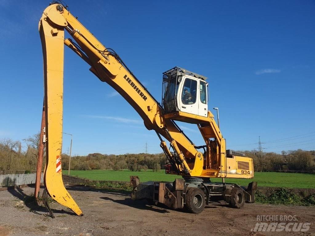 Liebherr A 934 C Movimentazione rifiuti