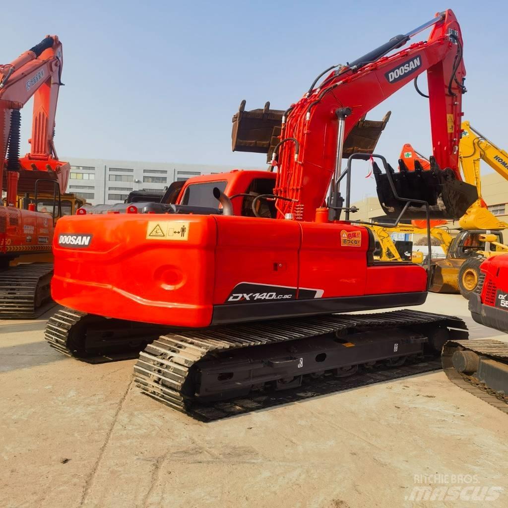 Doosan DX 140 Escavatori cingolati