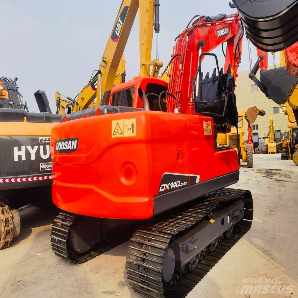 Doosan DX 140 Escavatori cingolati