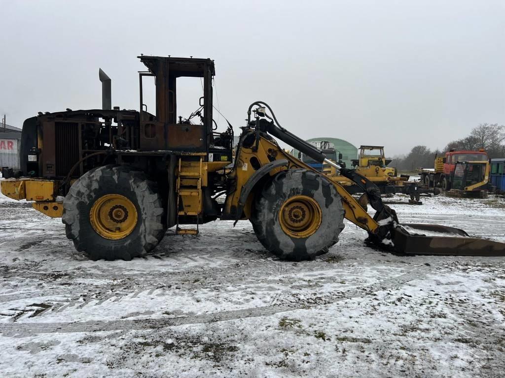 CAT 930 H Pale gommate