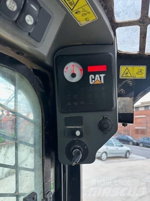 CAT 246 C Mini Pale Gommate
