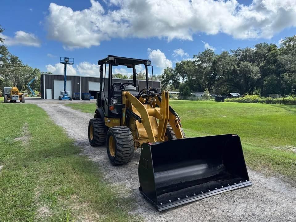 CAT 903 C2 Pale gommate