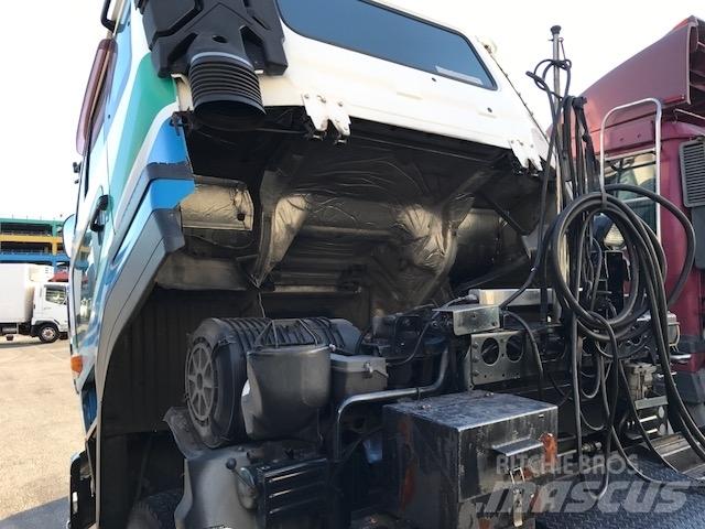 UD KL-CK482BAT Motrici e Trattori Stradali