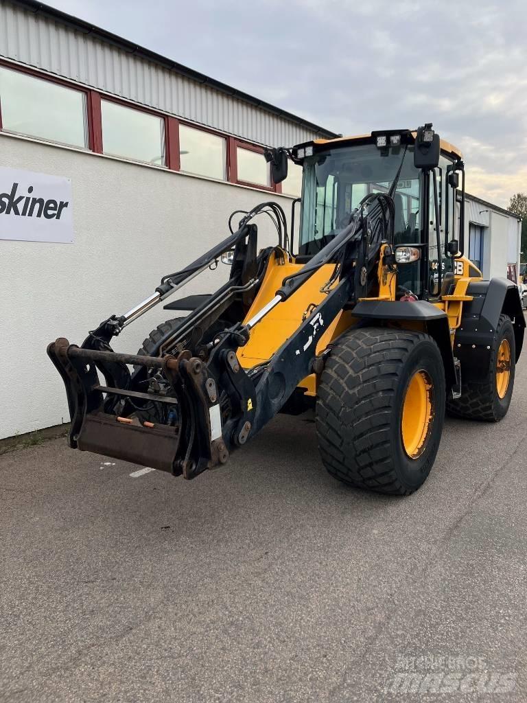 JCB 413S Pale gommate