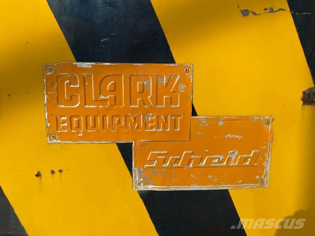 Clark Equipment Pneumatici, ruote e cerchioni