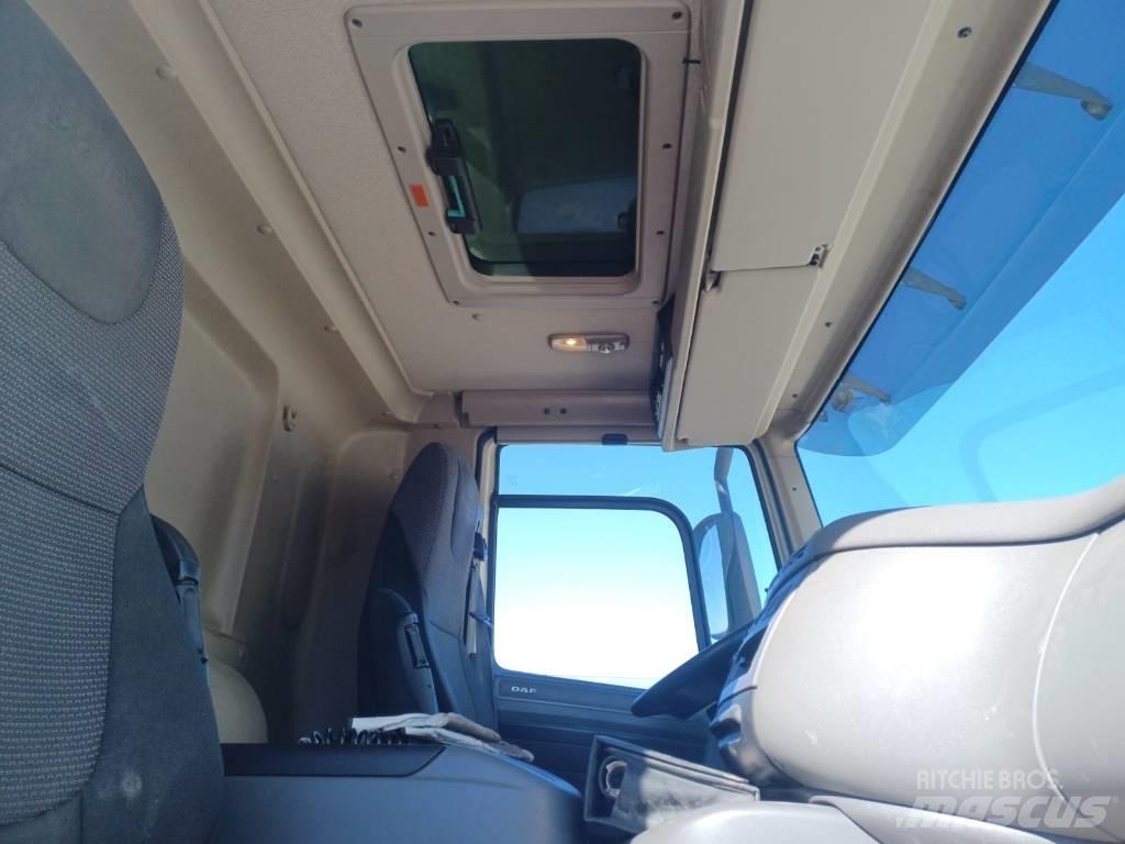 DAF CF 400 Motrici centinate