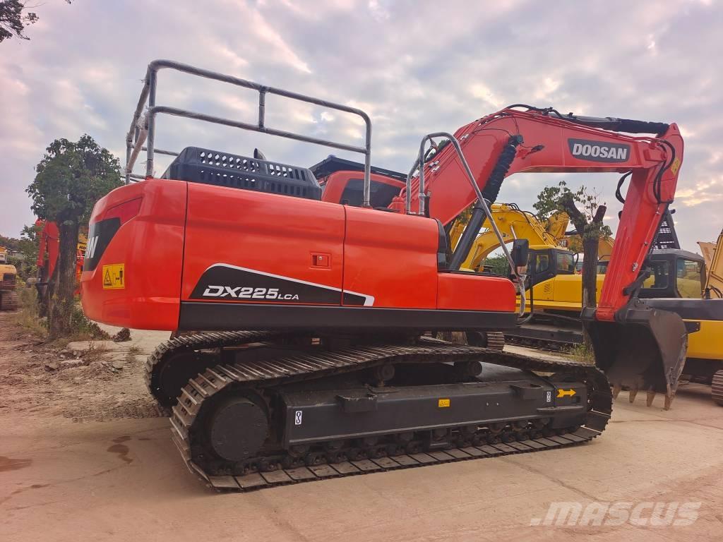 Doosan DX 225 LCA Escavatori cingolati