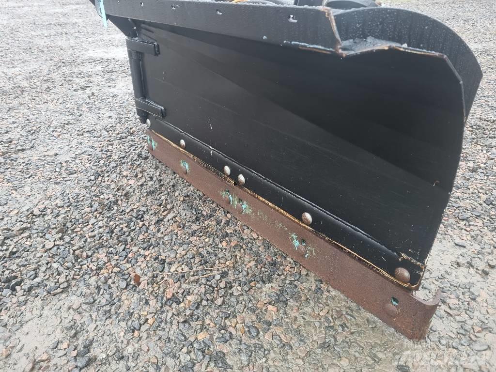 SE Equipment  Vikplog Aratri