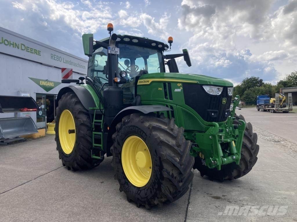 John Deere 6R 250 Trattori