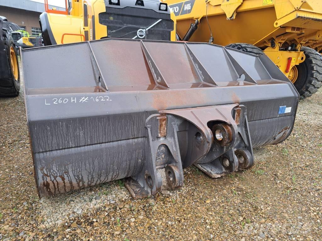 Volvo L 260 H Pale gommate