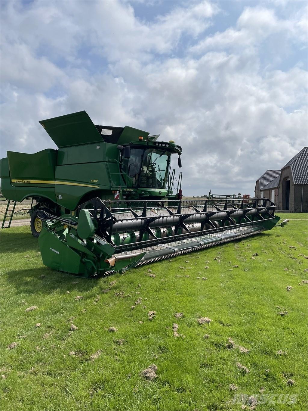 John Deere S 680 Mietitrebbiatrici