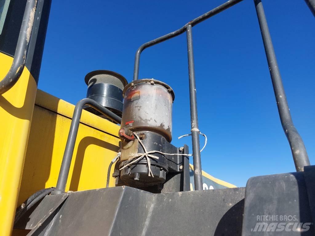 Komatsu WA480-6 Pale gommate