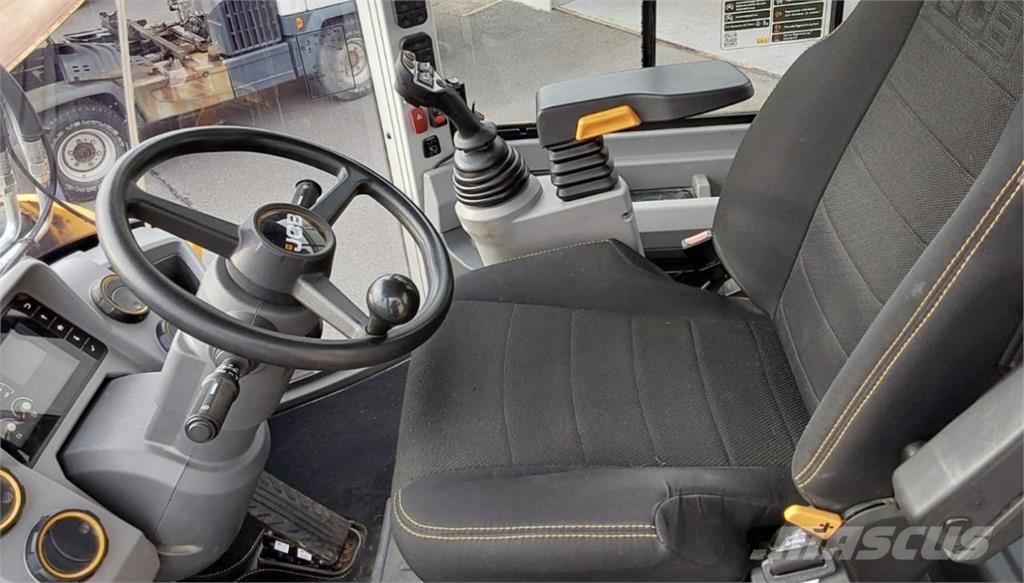 JCB 427 AGRI Pale gommate