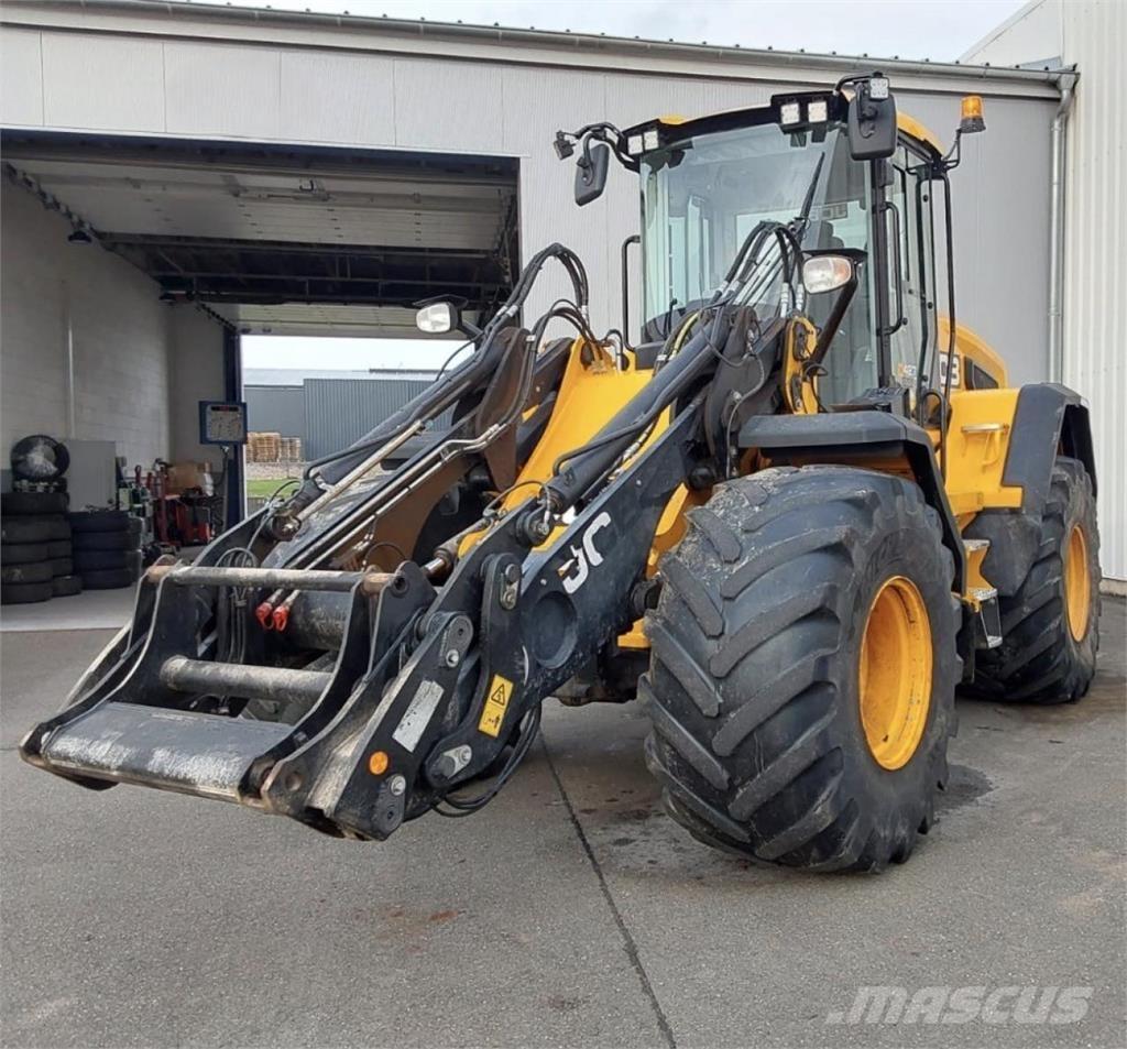 JCB 427 AGRI Pale gommate