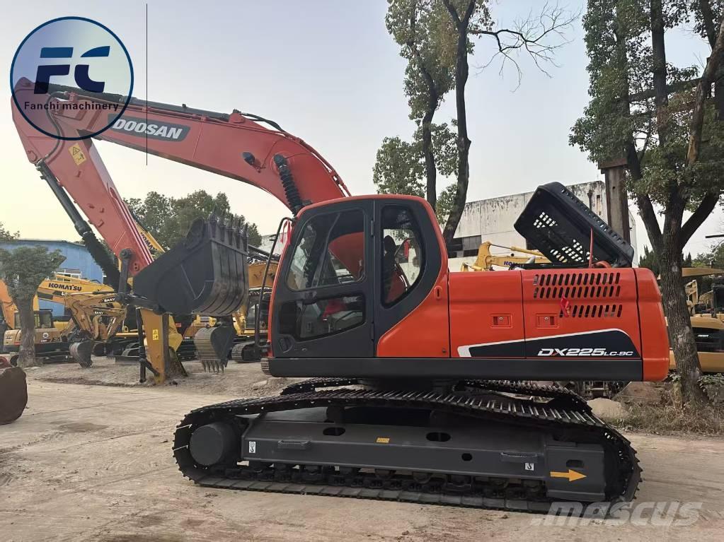 Doosan DX 225 LC Escavatori cingolati