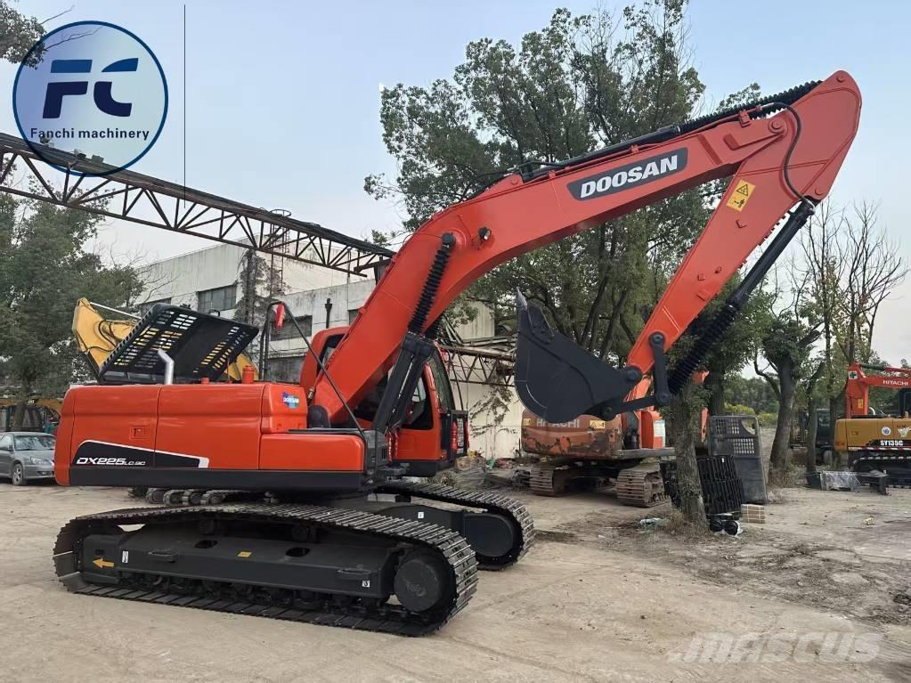 Doosan DX 225 LC Escavatori cingolati