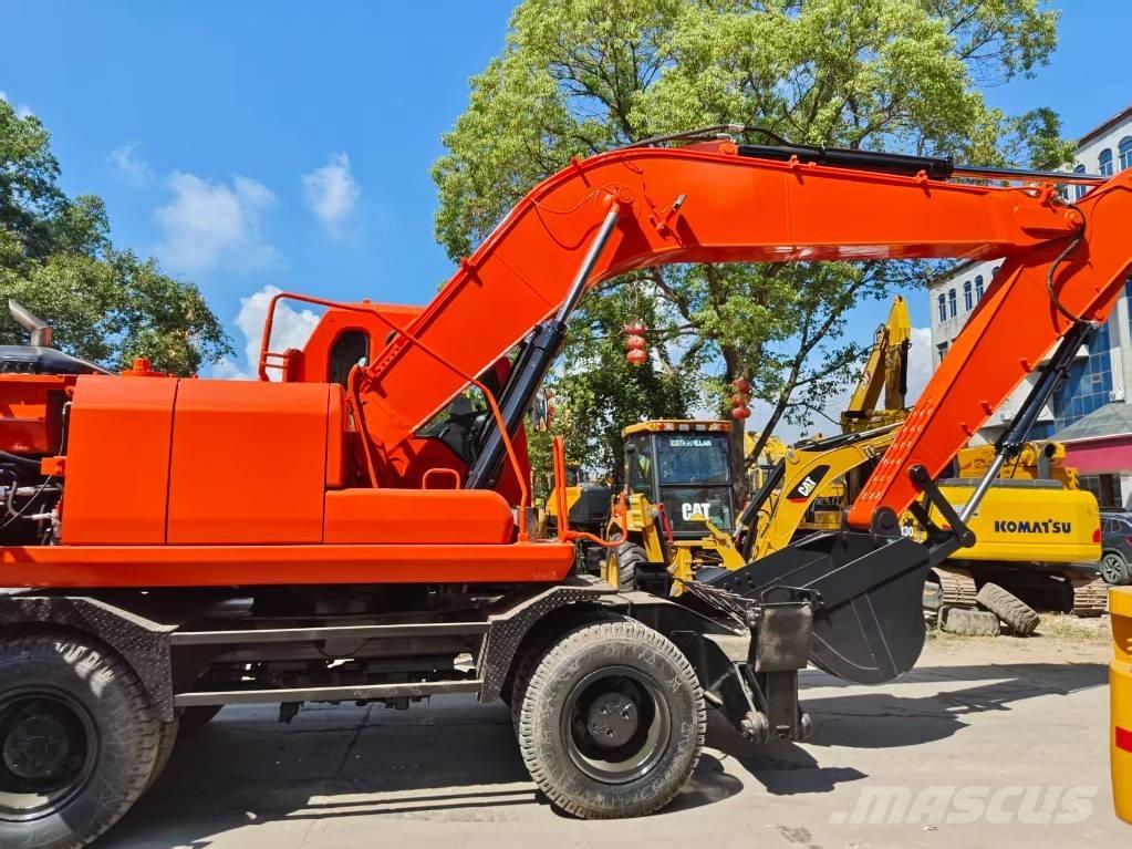 Doosan DH 210 W-7 Escavatori gommati